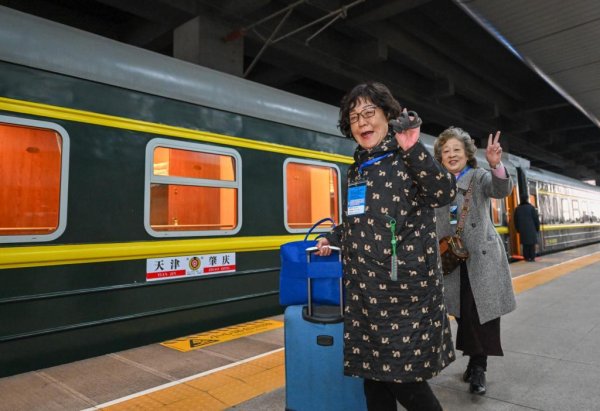 恒富配资 新华视点丨“银发专列”为何成为老年人出游“新宠”？